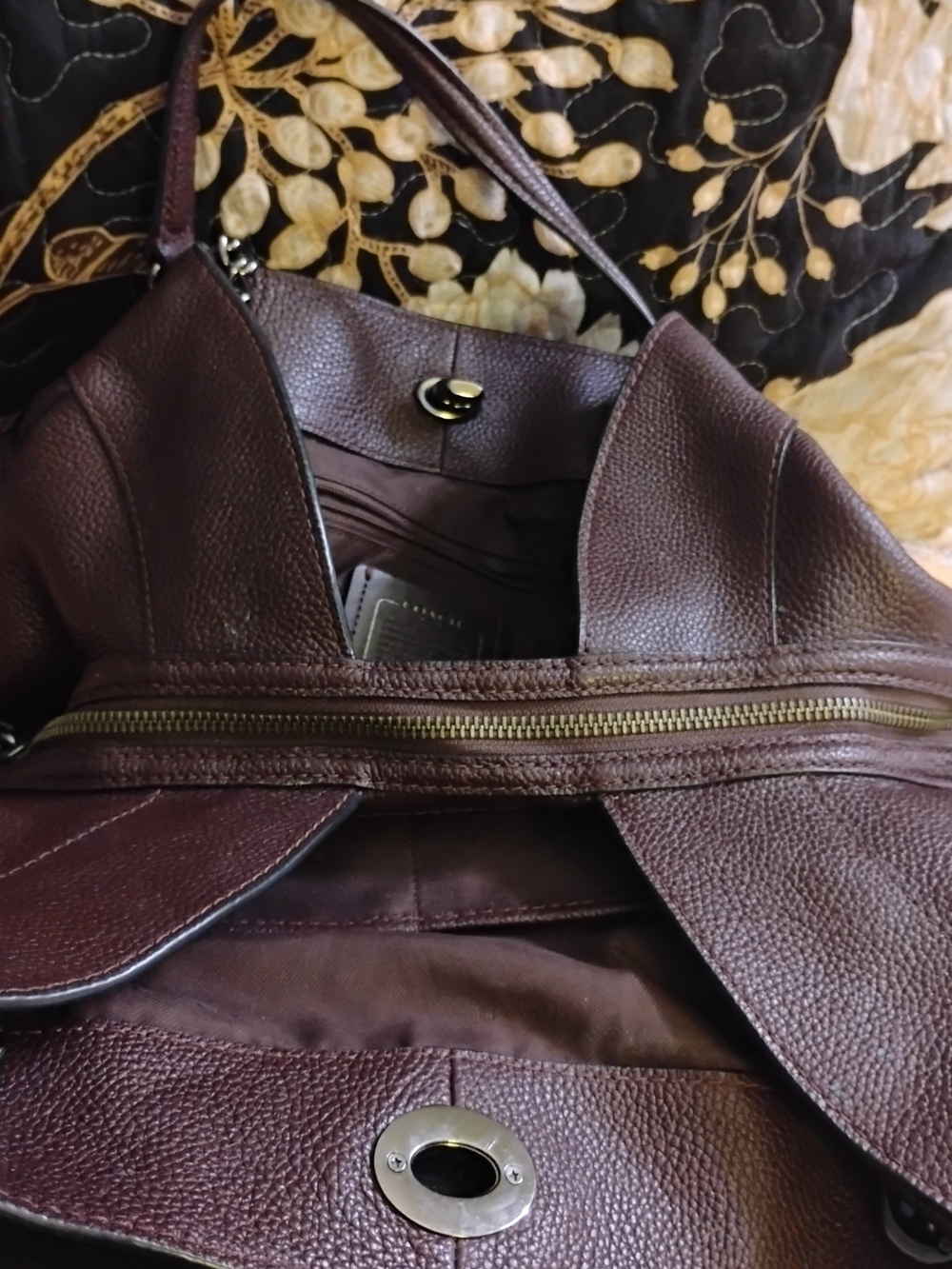 Coach Leather Shoulder Bag Chocolate Brown With 2 Lrg Separate Compartments. - Picture 10 of 14